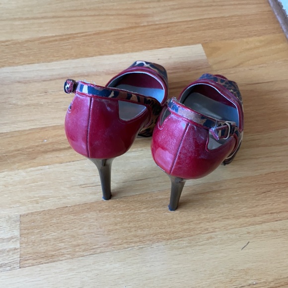 Women Heels - Picture 3 of 5